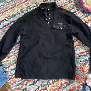 Black Patagonia synchilla fleece pullover